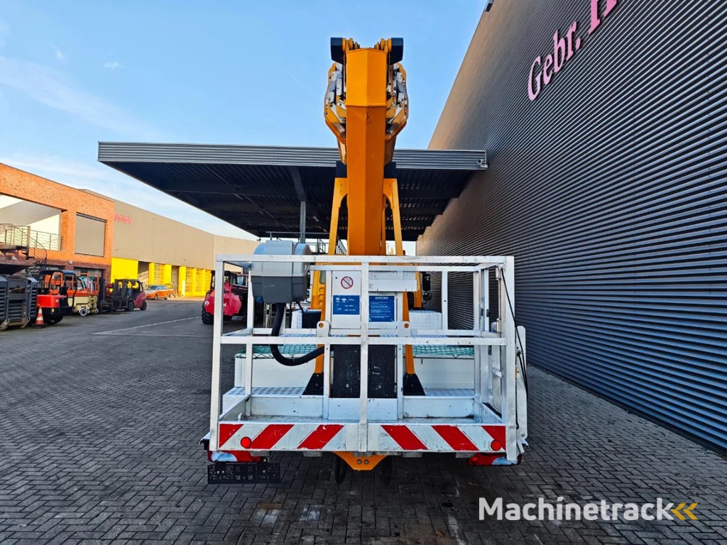 MAN TGL 7.150 4x2 Ruthmann T330