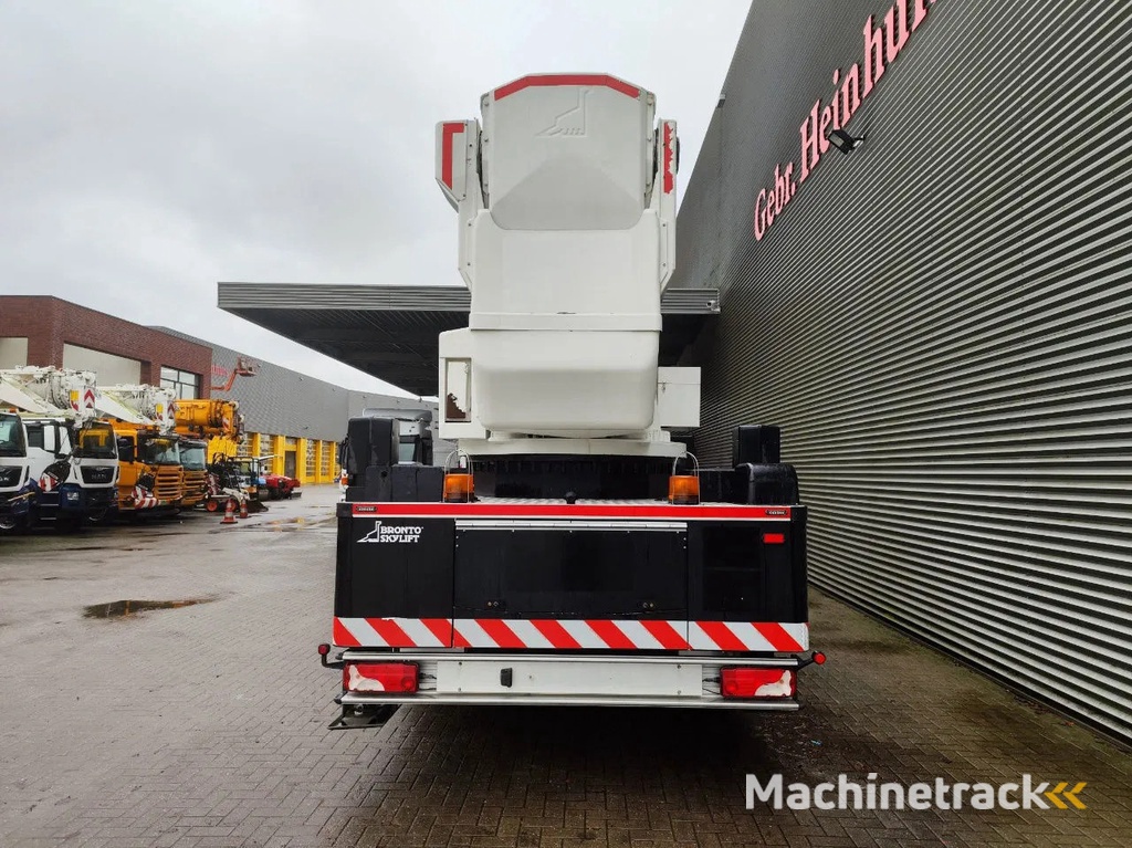 Scania P410 8x4 Tridem Bronto Skylift S70XDT