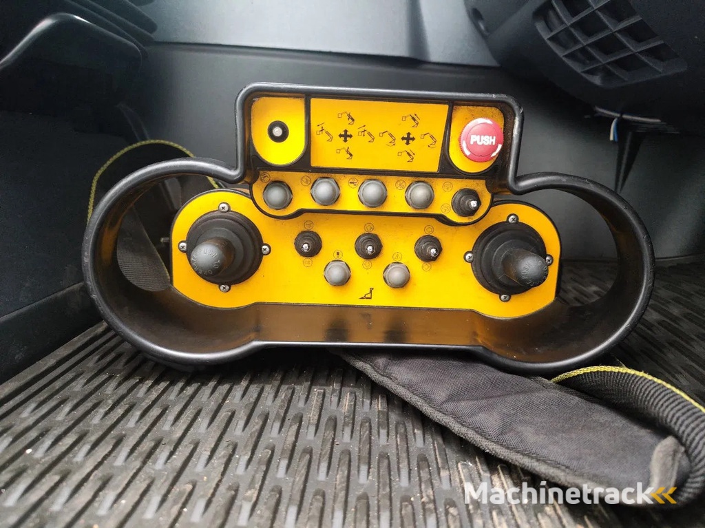 Scania P410 8x4 Tridem Bronto Skylift S70XDT