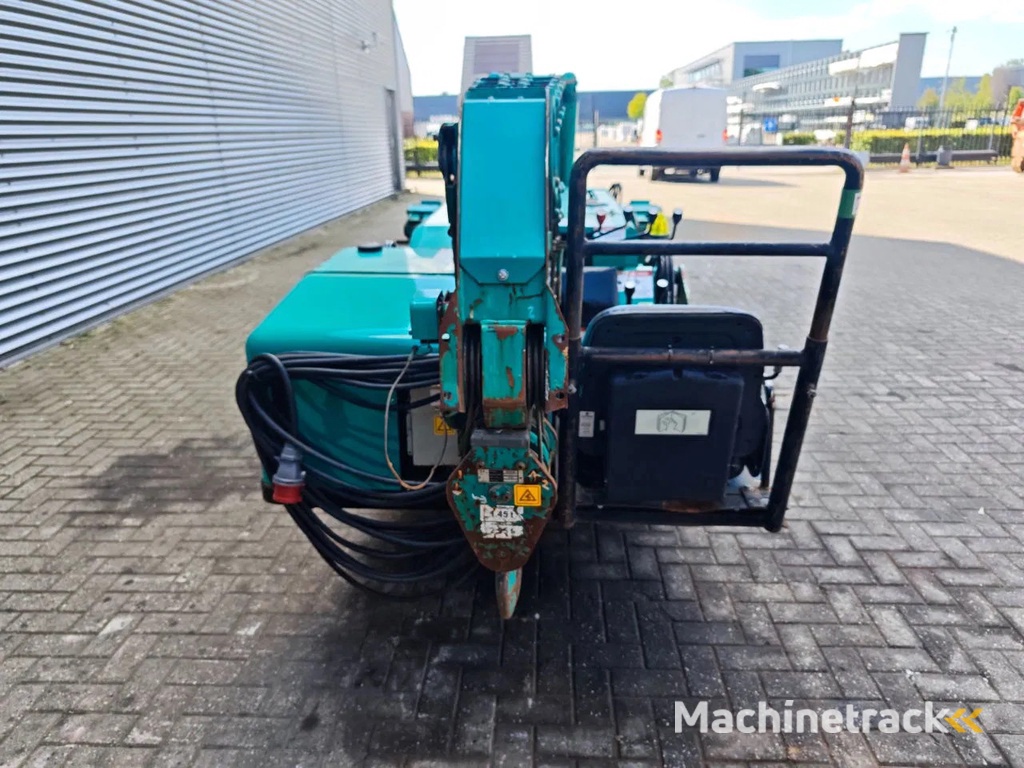 Maeda MC 305 CRME 2CE