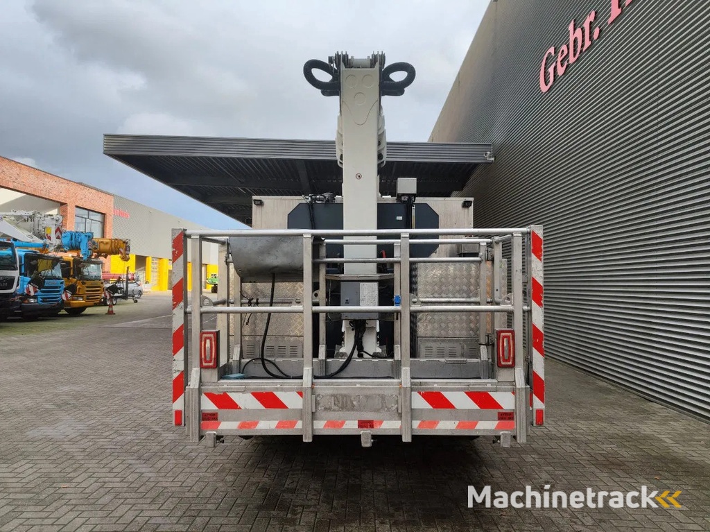 Mercedes-Benz Antos 1833 4x2 France Elevateur 284 TBE