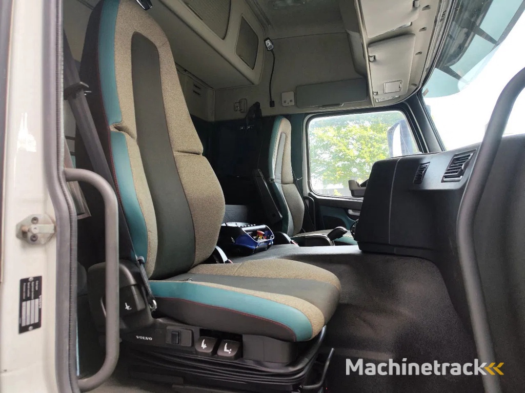 Volvo FM 500 8x4 Tridem Euro 6 HMF 5020 K6 6x Hydr. Jip 6x Hydr. Winch!