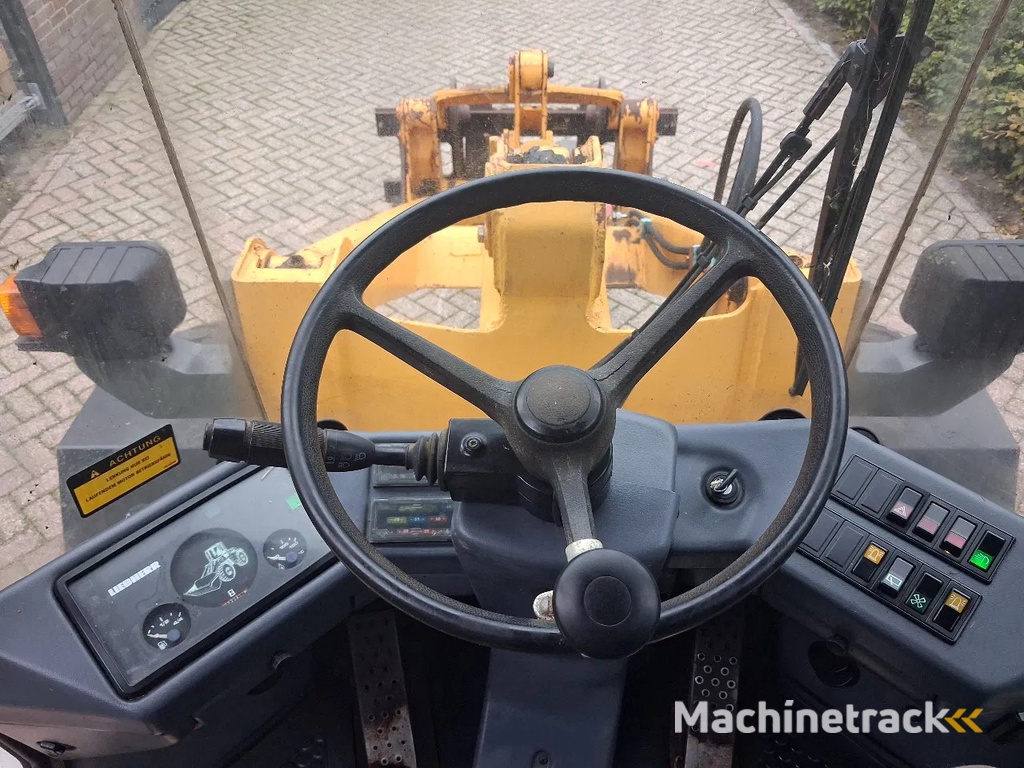 Liebherr 509 shovel met lepels