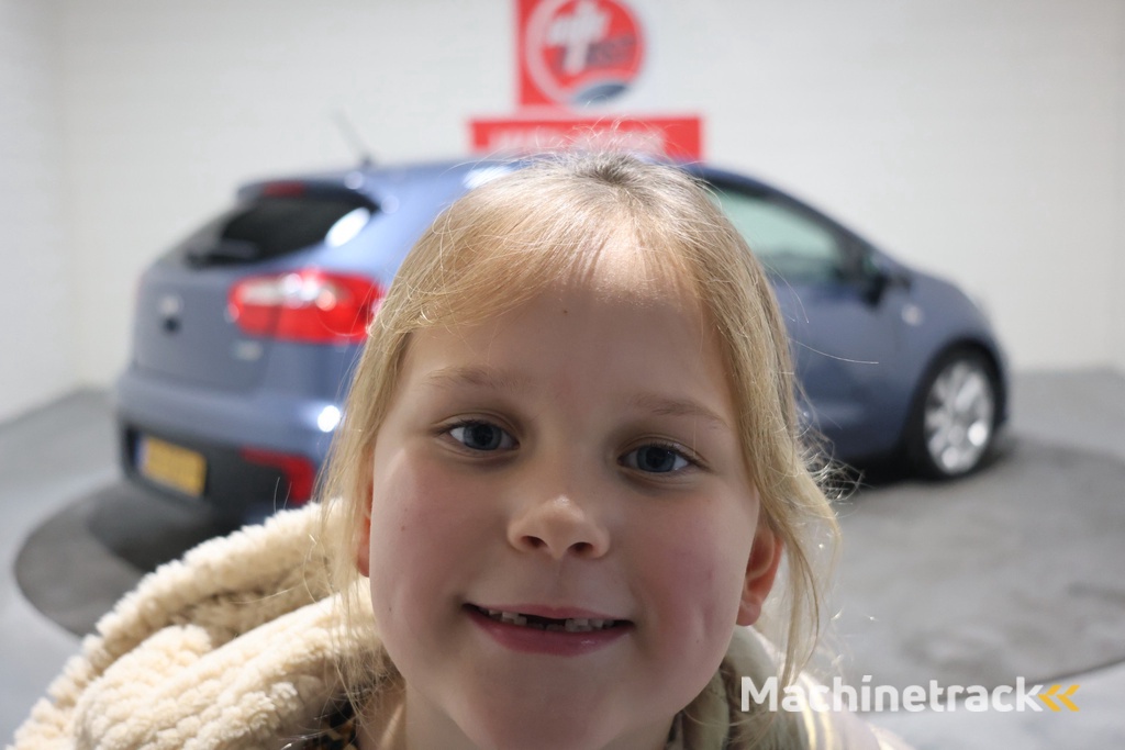 Kia Rio 1.2 CVVT DynamicLine, Volledig onderhouden, Keurige auto, Cruise control, Airco, Lichtmetaal met all season, Radio blue tooth, Parkeersensoren achter