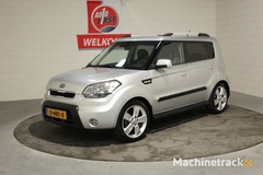 kia-soul-1.6-x-ecutive,-volledig-onderhouden,-hoge-instap,-airco,-isofix,-side-bars,-electrische-ramen-en-spiegels,-prijs-incl-3-maanden-garantie-en-nieuwe-apk-en-onderhoud