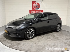 toyota-auris-1.2t-dynamic,-luxe-uitvoering,-dealer-onderhouden,-clima,-cruise,-navi,-pano,-trekhaak,-17-inch,-isofix,-achteruitrijcamera,-regen-lichtsensor,-boekjes