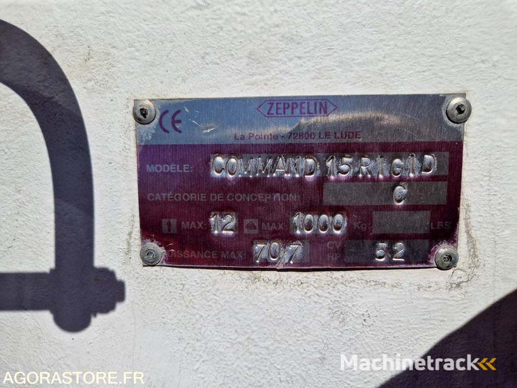 Zeppelin Commande-15