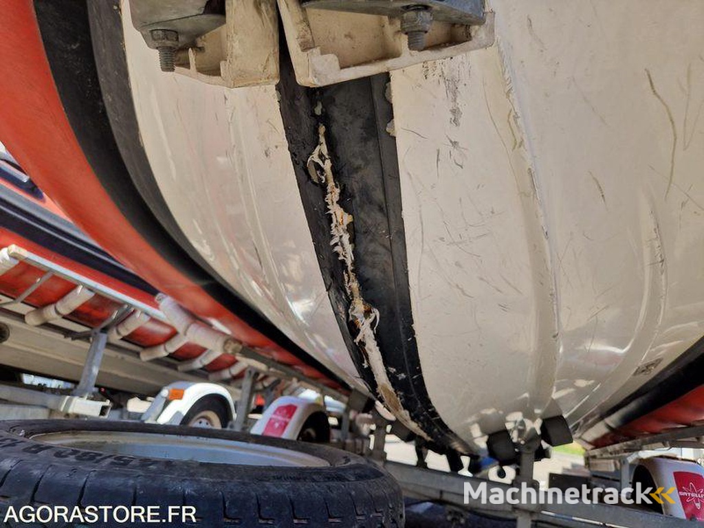 Zeppelin Commande-15