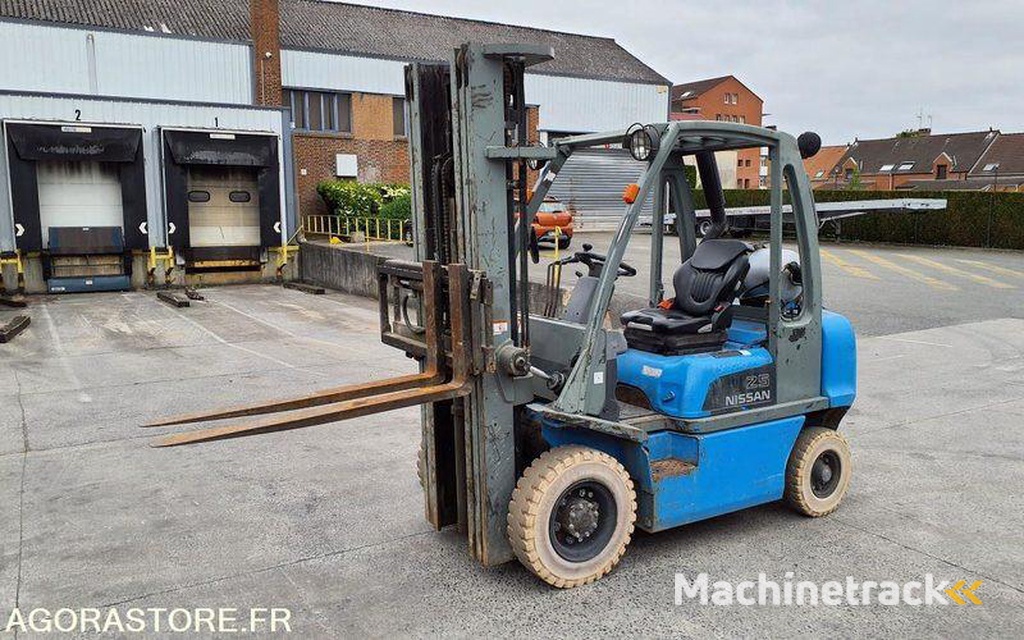 Nissan UD02A25PQ-3F550