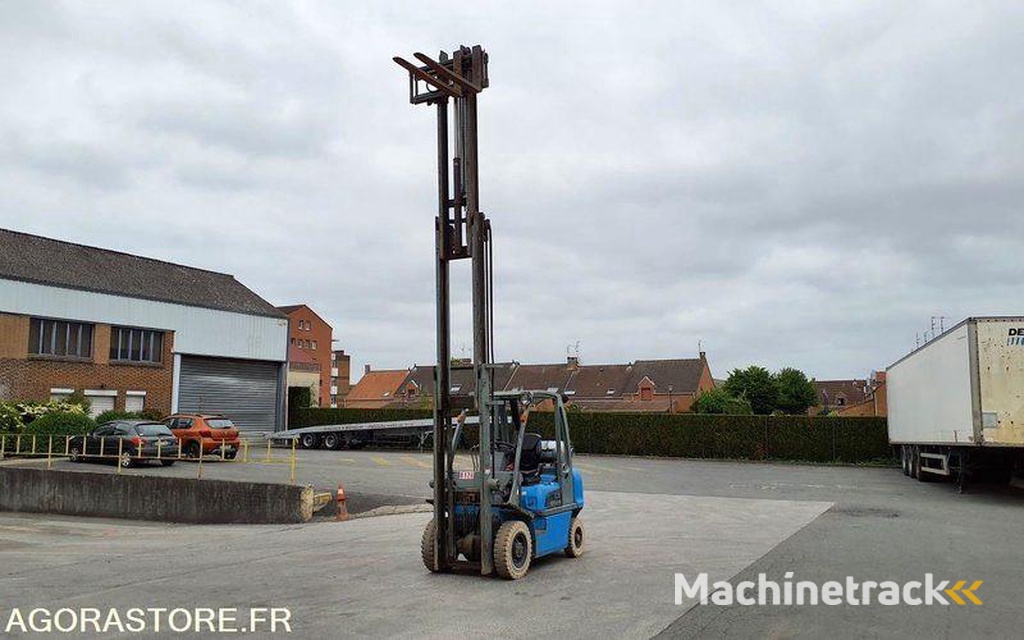 Nissan UD02A25PQ-3F550