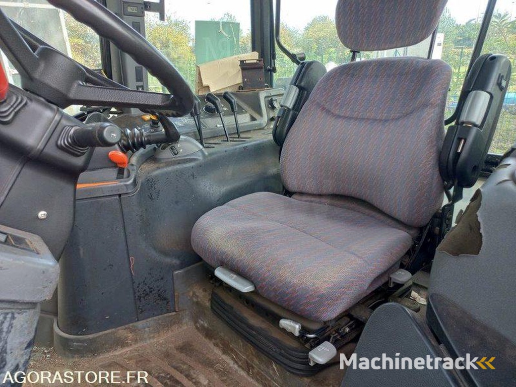 New Holland TM150
