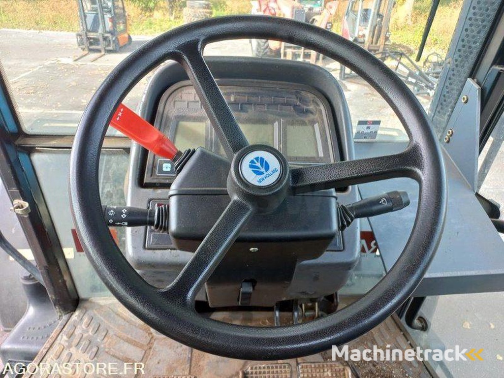 New Holland TM150