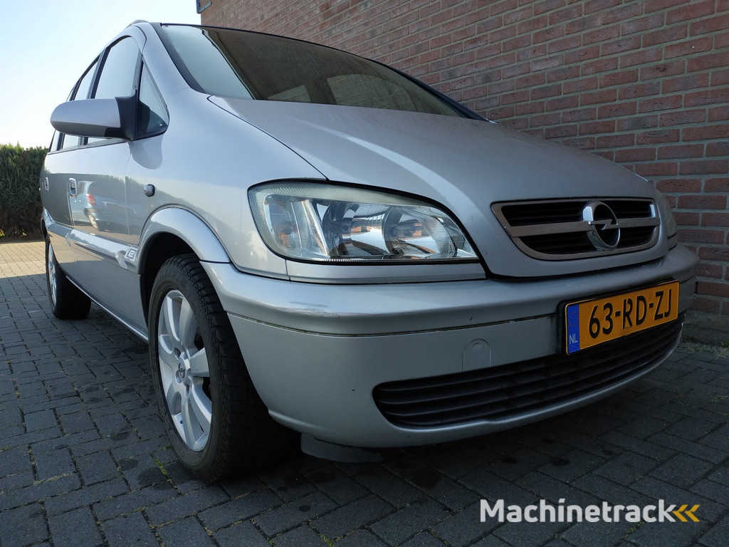 Opel Zafira 2.2-16V DTi Maxx
