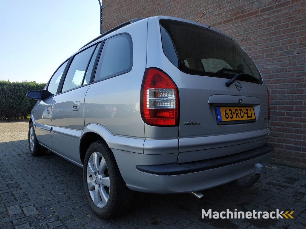 Opel Zafira 2.2-16V DTi Maxx