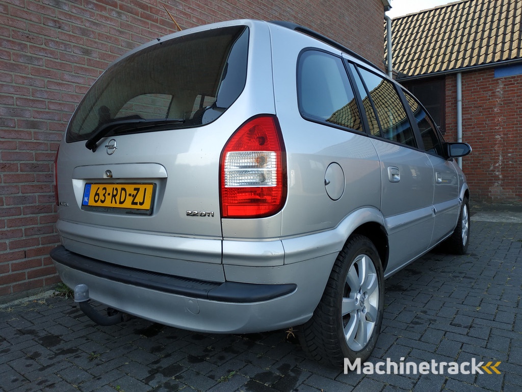 Opel Zafira 2.2-16V DTi Maxx