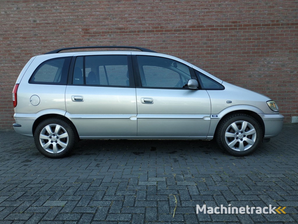 Opel Zafira 2.2-16V DTi Maxx