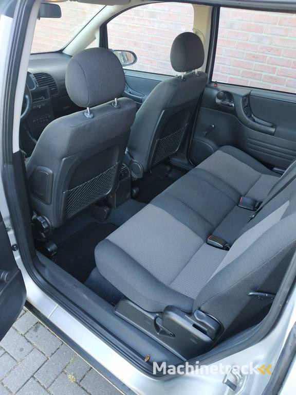 Opel Zafira 2.2-16V DTi Maxx