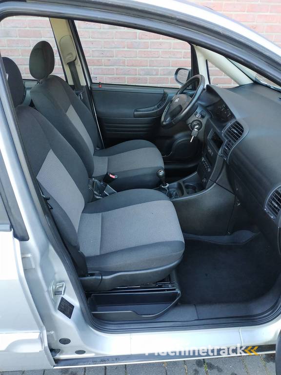 Opel Zafira 2.2-16V DTi Maxx