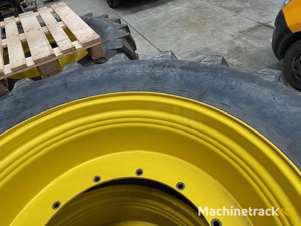 BKT Agrimax 620/70R46 + 540/65R34
