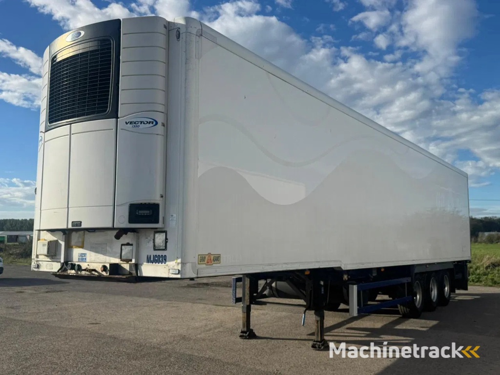 Gray and Adams 2016 Vector 1350 - MJG039