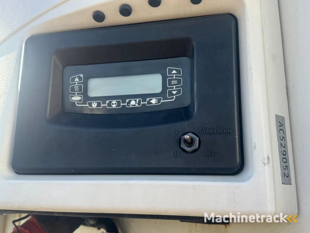 Gray and Adams 2016 Vector 1350 - MJG039