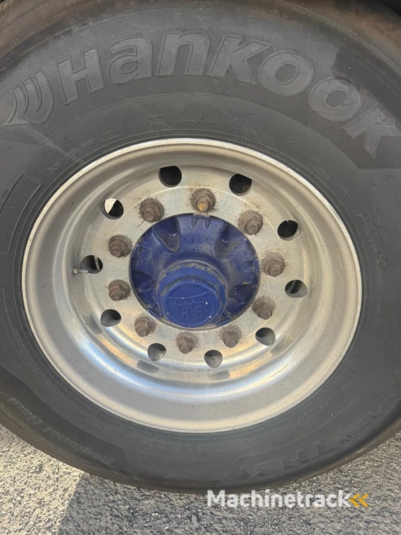 Gray and Adams 2016 Vector 1350 - MJG039