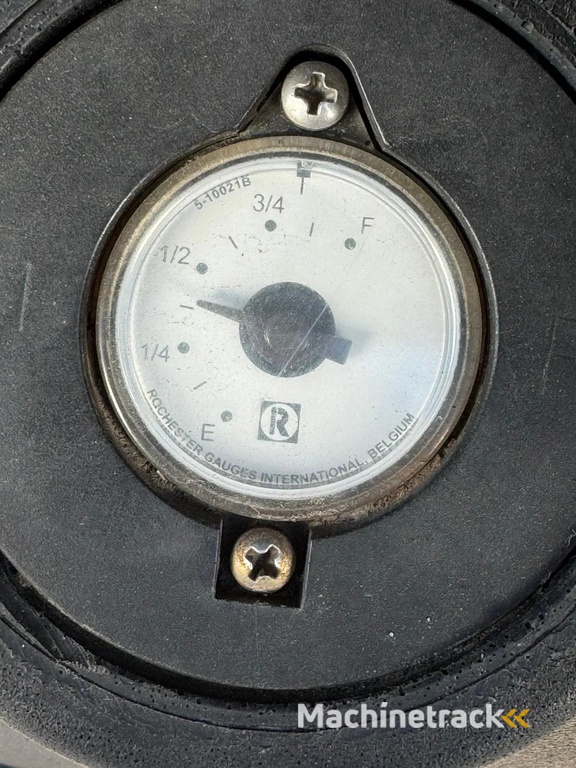 Gray and Adams 2016 Vector 1350 - MJG039