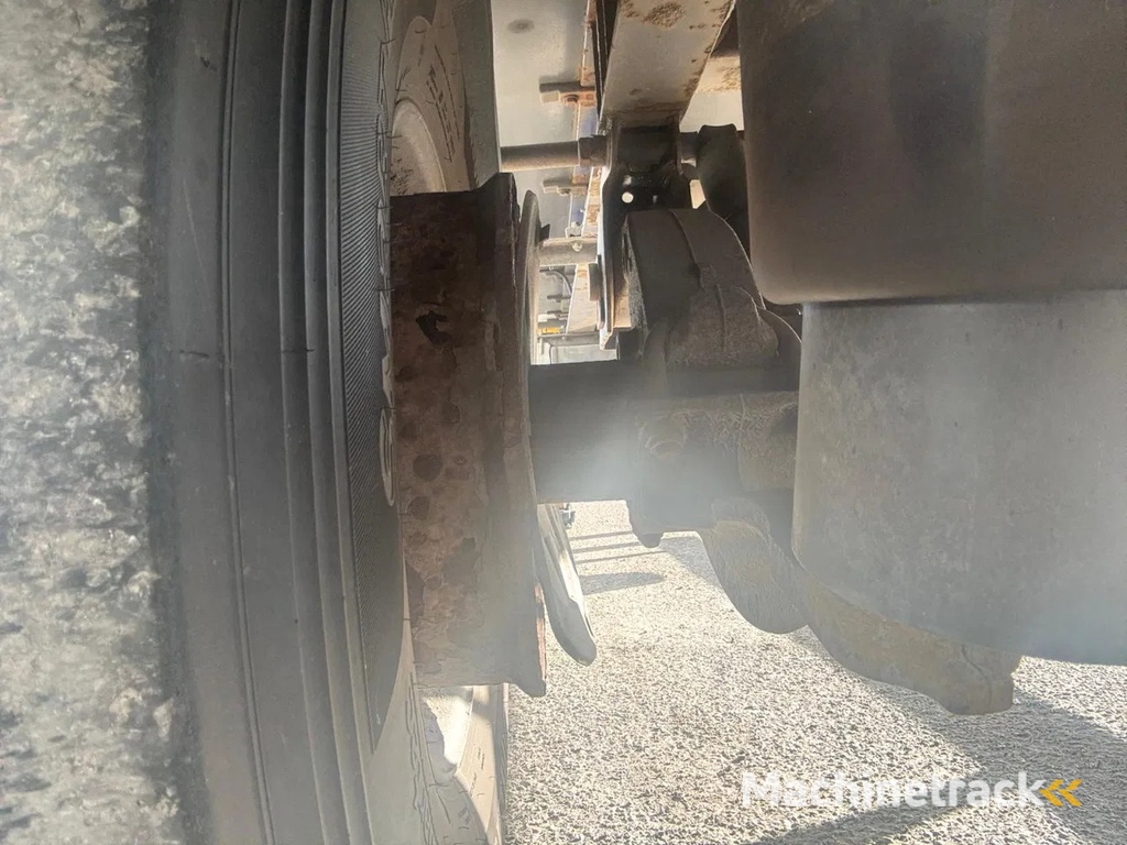 Gray and Adams 2016 Vector 1350 - MJG039