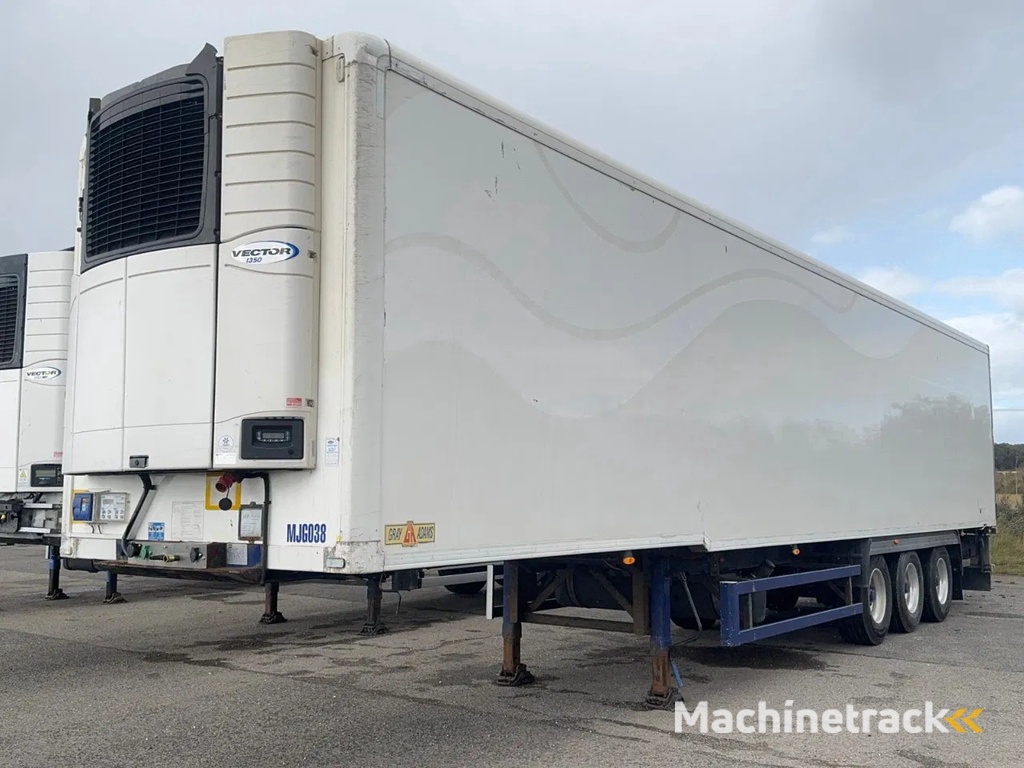 Gray and Adams 2015 Vector 1350 - MJG038