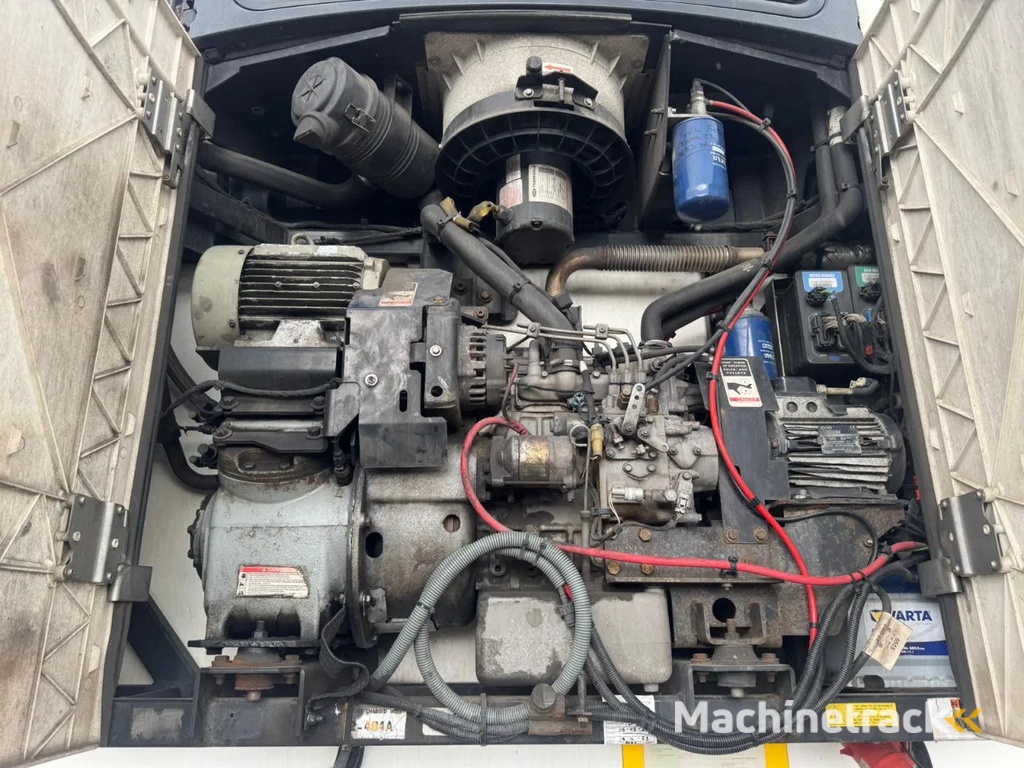 Gray and Adams 2015 Vector 1350 - MJG038