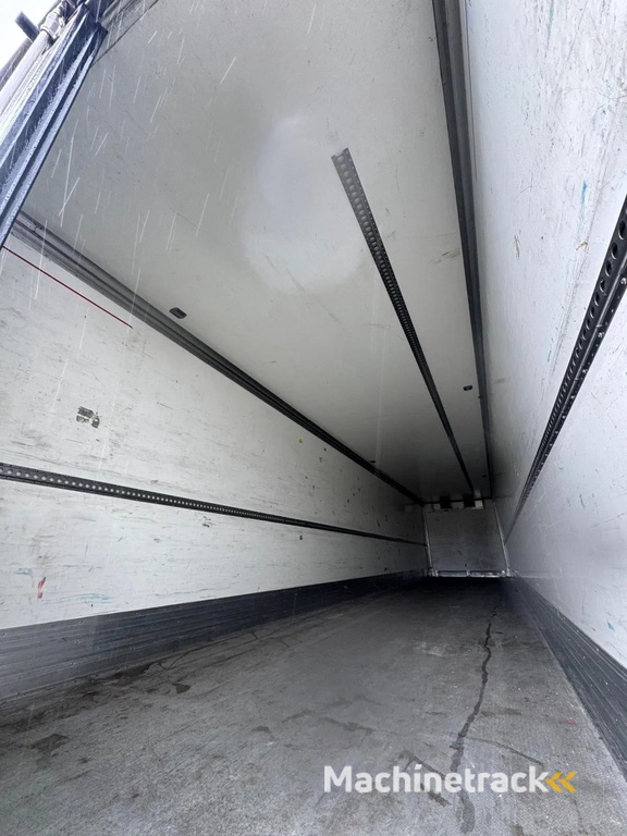 Gray and Adams 2015 Vector 1350 - MJG038