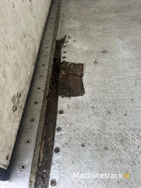 Gray and Adams 2015 Vector 1350 - MJG038