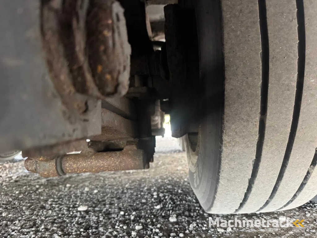 Gray and Adams 2010 Vector 1850 MT - D11