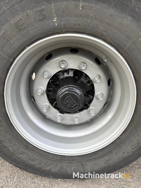 Gray and Adams 2017 Vector 1550 - 201784