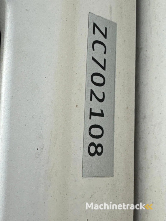 Gray and Adams 2017 Vector 1550 - 201784