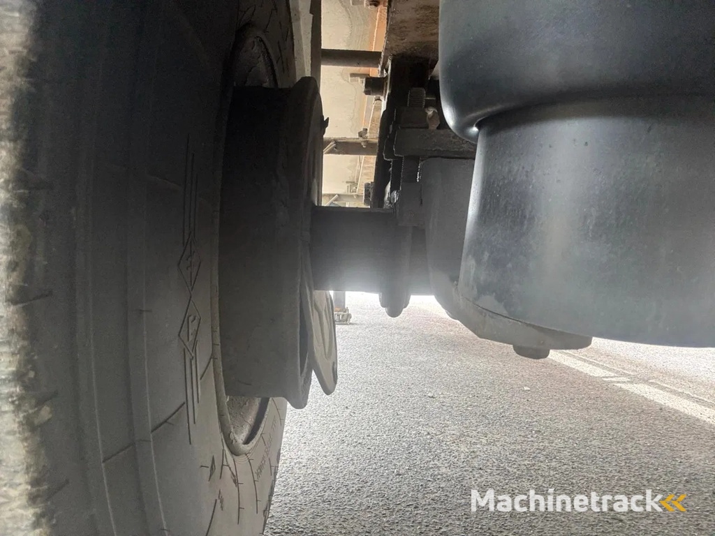 Gray and Adams 2012 Vector 1850 MT - 4832