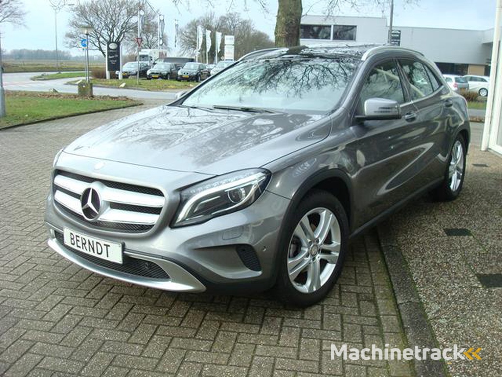 Mercedes-Benz GLA-Klasse 200 Ambition 7G-Aut Urban Panoramaschuifdak Bi-Xenon Navi PTS Inkl-Spiegels Stoelverw Elekt-Achterklep Half-leder