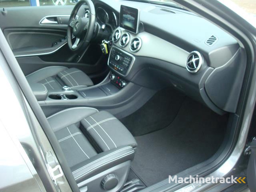 Mercedes-Benz GLA-Klasse 200 Ambition 7G-Aut Urban Panoramaschuifdak Bi-Xenon Navi PTS Inkl-Spiegels Stoelverw Elekt-Achterklep Half-leder