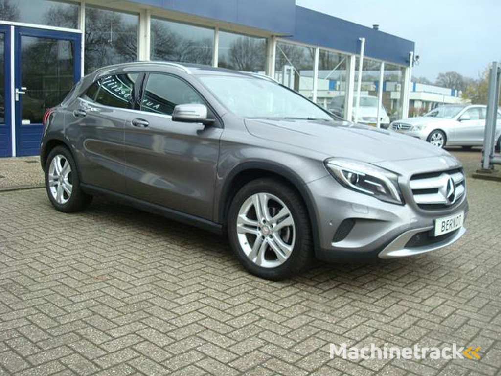 Mercedes-Benz GLA-Klasse 200 Ambition 7G-Aut Urban Panoramaschuifdak Bi-Xenon Navi PTS Inkl-Spiegels Stoelverw Elekt-Achterklep Half-leder