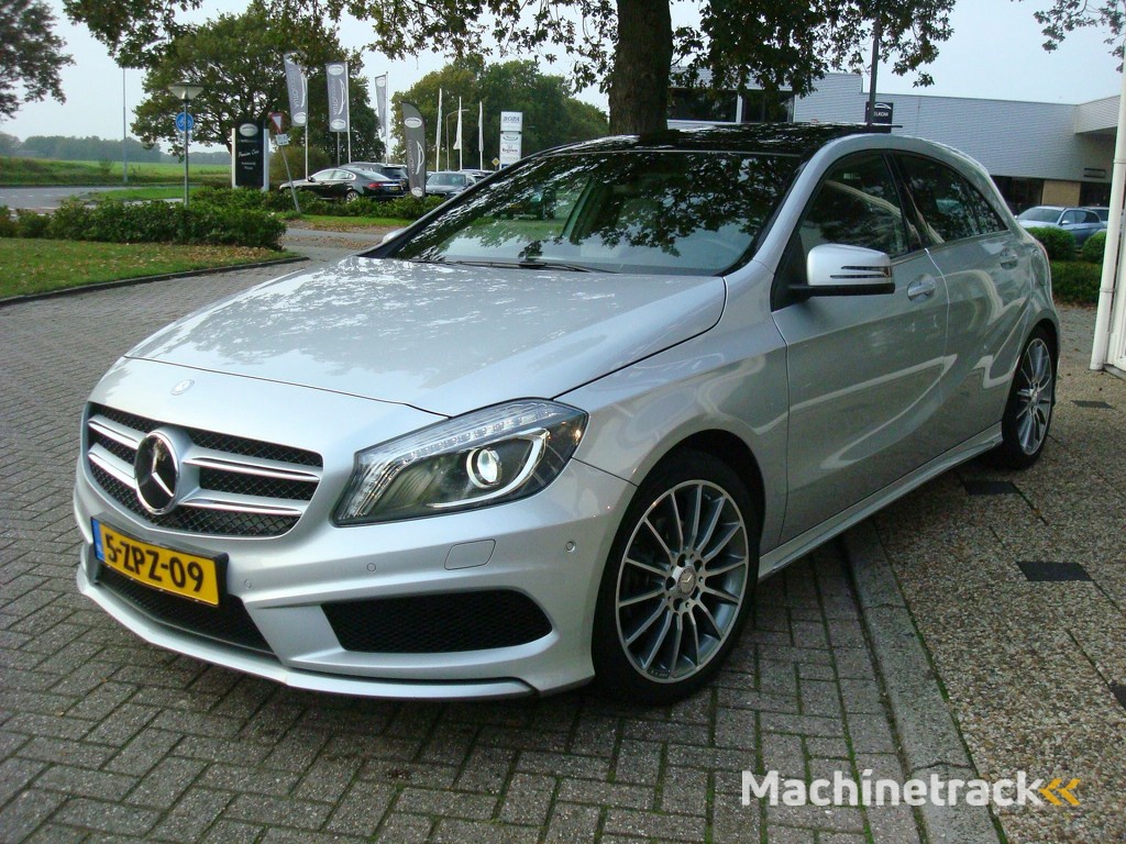 Mercedes-Benz A-Klasse 180 AMG 7G-Aut Panorama-schuifkdak Ambition 18 inch AMG Cruise-Control Climate-Control PTS Navi