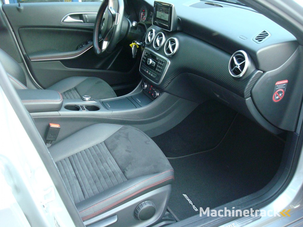 Mercedes-Benz A-Klasse 180 AMG 7G-Aut Panorama-schuifkdak Ambition 18 inch AMG Cruise-Control Climate-Control PTS Navi