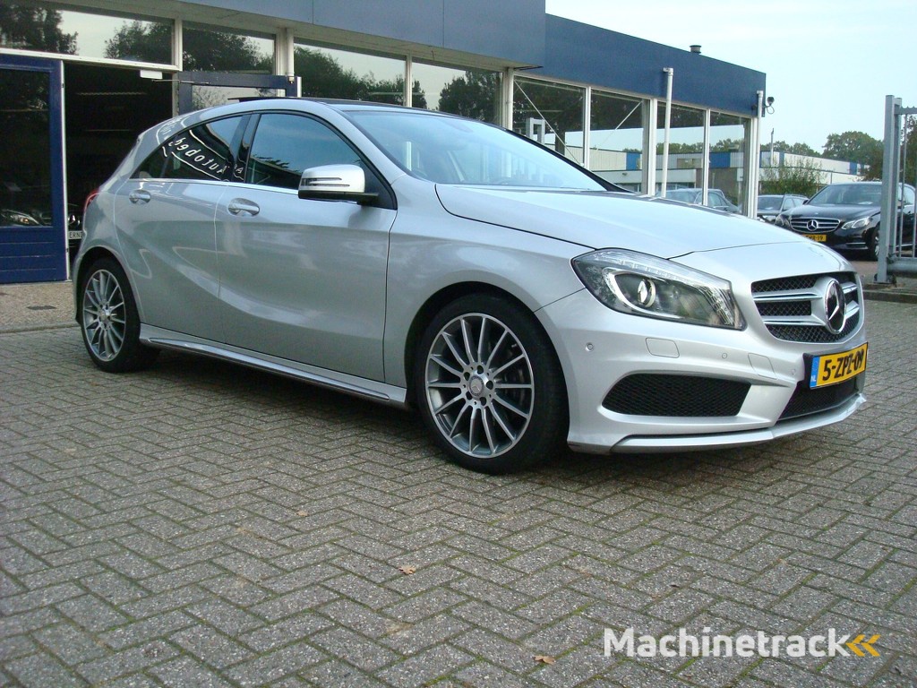 Mercedes-Benz A-Klasse 180 AMG 7G-Aut Panorama-schuifkdak Ambition 18 inch AMG Cruise-Control Climate-Control PTS Navi