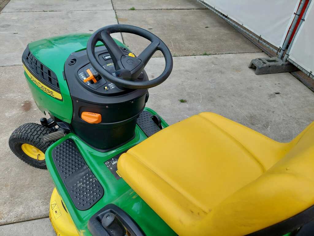 John Deere zitmaaier