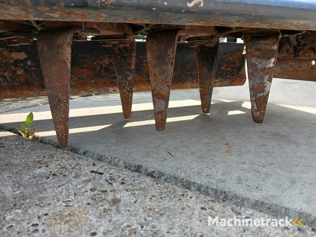 Trer MTZ 135 roterkopeg