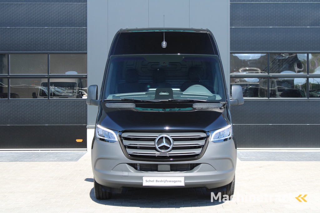 Mercedes-Benz Sprinter 317CDI L2H2 Select - LED - Mbux 10 - 3.5t Trekhaak - Geveerde Stoel - Betimmering - Camera - Carplay - Blind spot - Cruise - Rijklaar