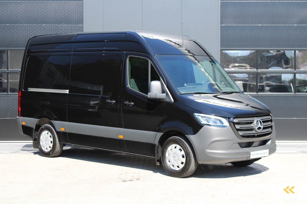 Mercedes-Benz Sprinter 317CDI L2H2 Select - LED - Mbux 10 - 3.5t Trekhaak - Geveerde Stoel - Betimmering - Camera - Carplay - Blind spot - Cruise - Rijklaar