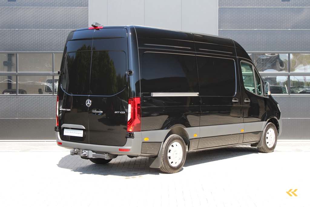 Mercedes-Benz Sprinter 317CDI L2H2 Select - LED - Mbux 10 - 3.5t Trekhaak - Geveerde Stoel - Betimmering - Camera - Carplay - Blind spot - Cruise - Rijklaar