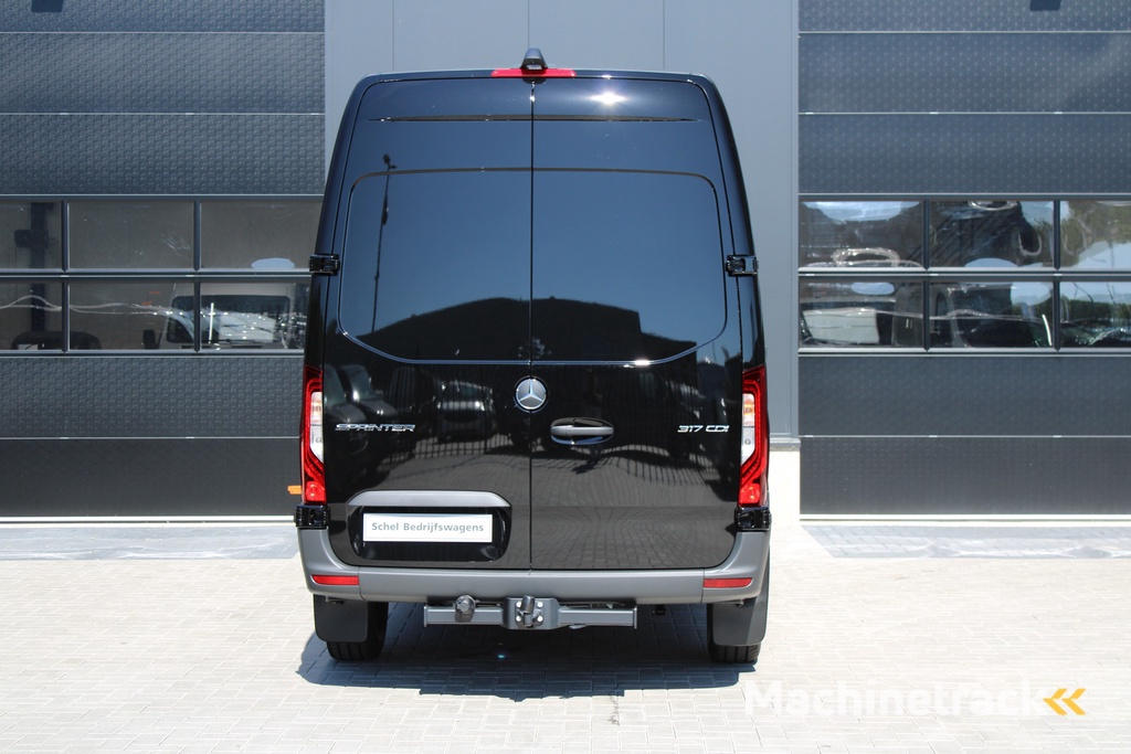 Mercedes-Benz Sprinter 317CDI L2H2 Select - LED - Mbux 10 - 3.5t Trekhaak - Geveerde Stoel - Betimmering - Camera - Carplay - Blind spot - Cruise - Rijklaar