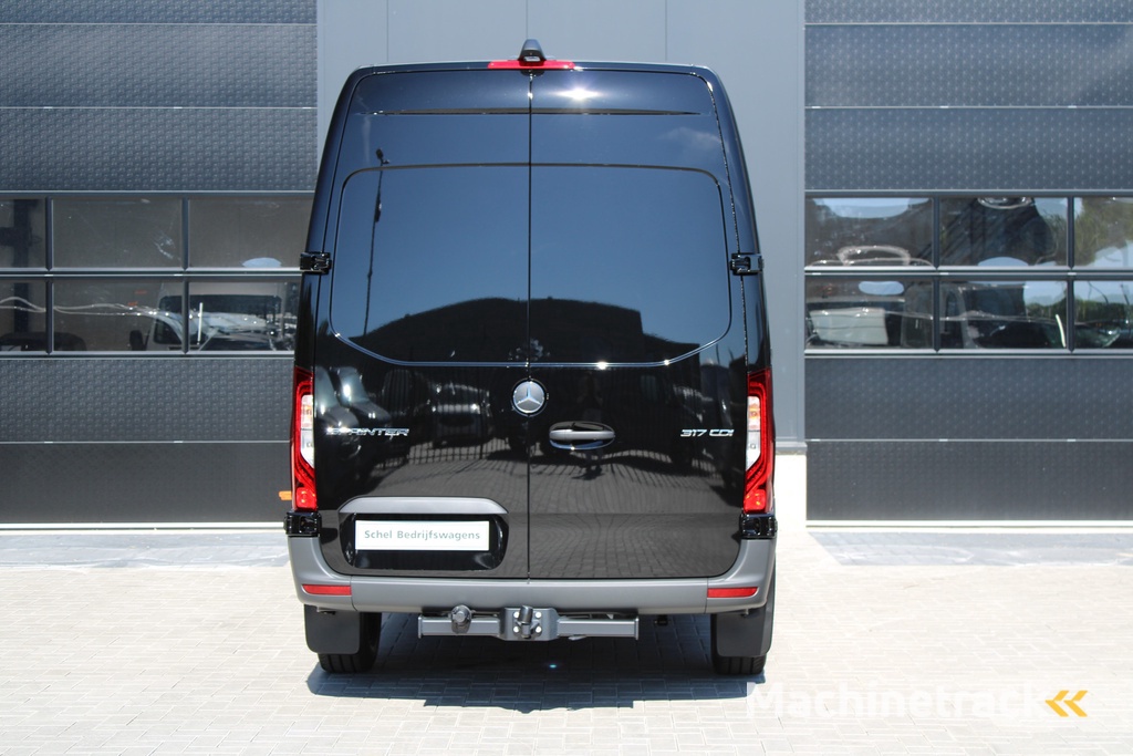 Mercedes-Benz Sprinter 317CDI L2H2 Select - LED - Mbux 10 - 3.5t Trekhaak - Geveerde Stoel - Betimmering - Camera - Carplay - Blind spot - Cruise - Rijklaar