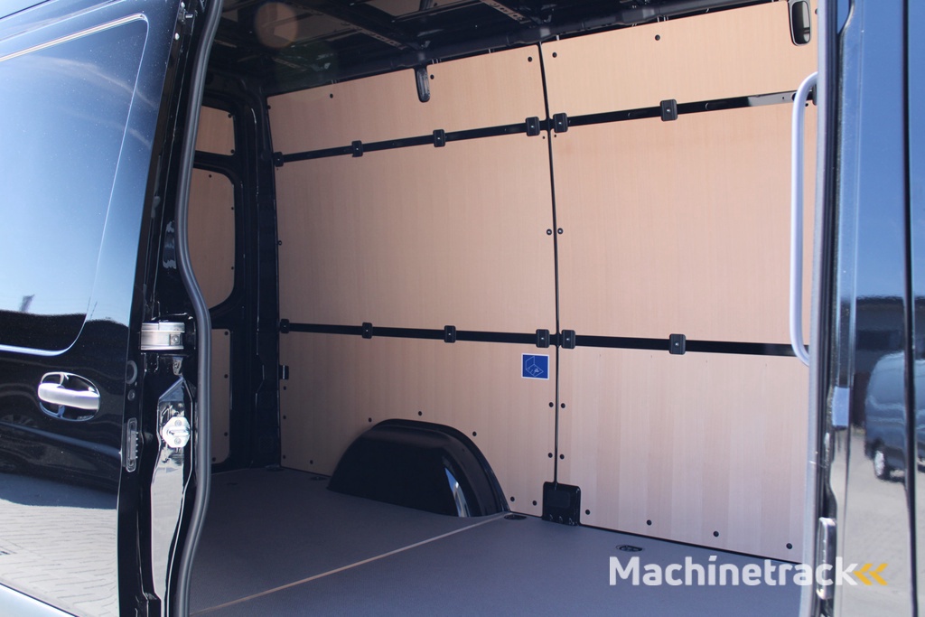 Mercedes-Benz Sprinter 317CDI L2H2 Select - LED - Mbux 10 - 3.5t Trekhaak - Geveerde Stoel - Betimmering - Camera - Carplay - Blind spot - Cruise - Rijklaar